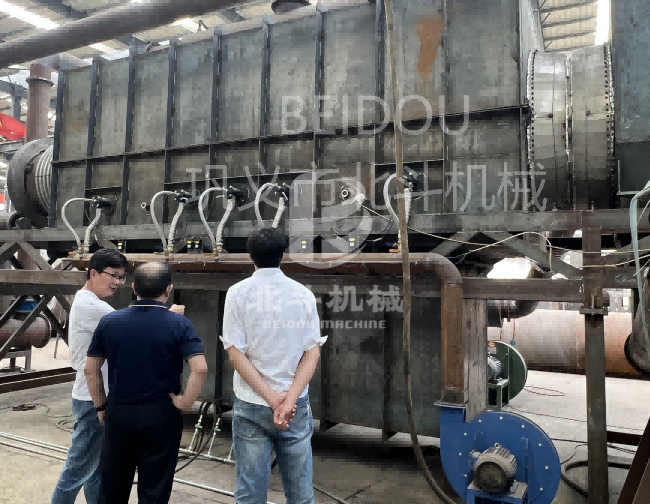 歡迎福建客戶前來(lái)洽談炭化機(jī)合作事宜