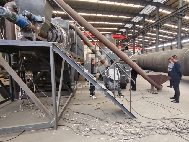 環(huán)保無煙炭化機(jī)引關(guān)注,客戶實(shí)地探訪