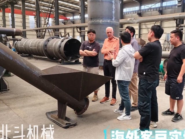 美國(guó)采購(gòu)商的炭化機(jī)考察之行