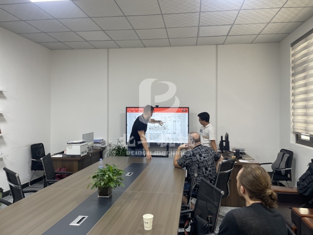 外國客戶遠(yuǎn)道而來,我公司人員與客戶細(xì)致對接